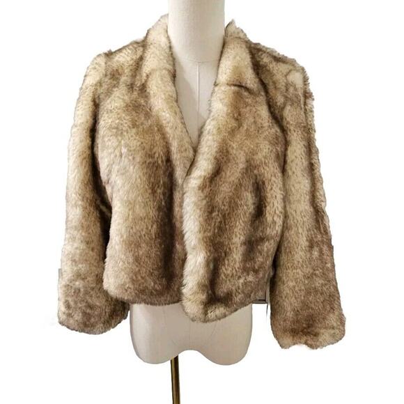 Anthropologie Jackets & Blazers - Idra Anthropologie Women’s Clasp front Faux fur Cropped Coat size 6 Medium